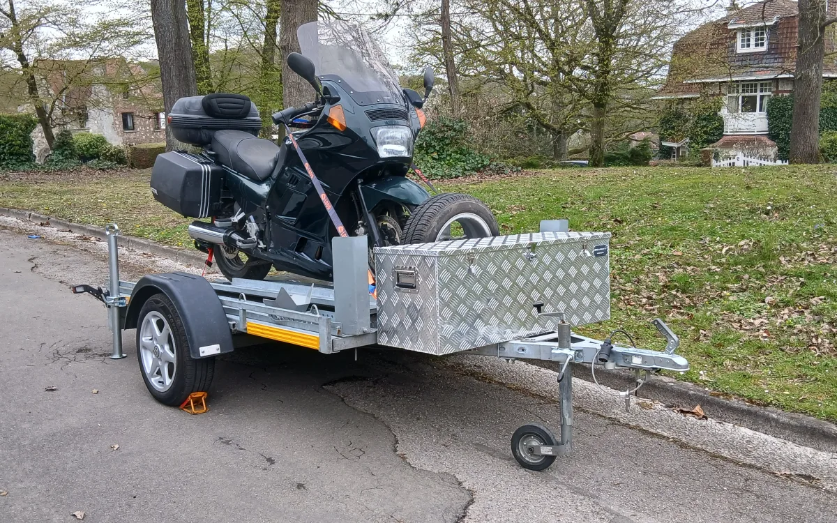 Remorque 1-3 motos à louer – avec équipement